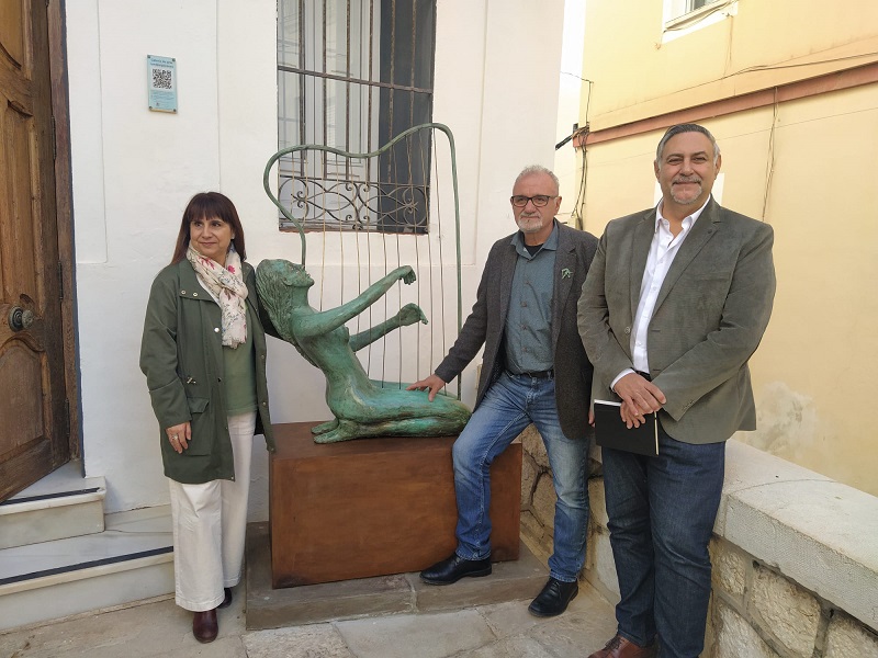 ‘Mujer con Arpa’ de Luciano González se instala en el casco Antiguo de Calpe